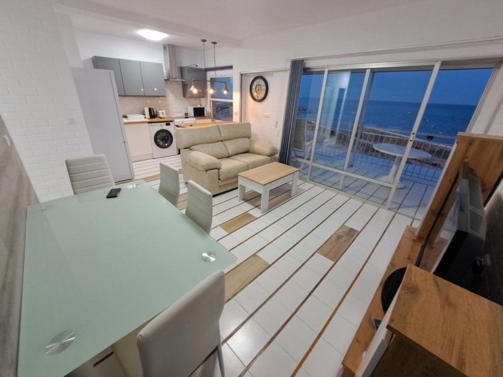 Beachfront Apartment - La Mata トレビエハ エクステリア 写真