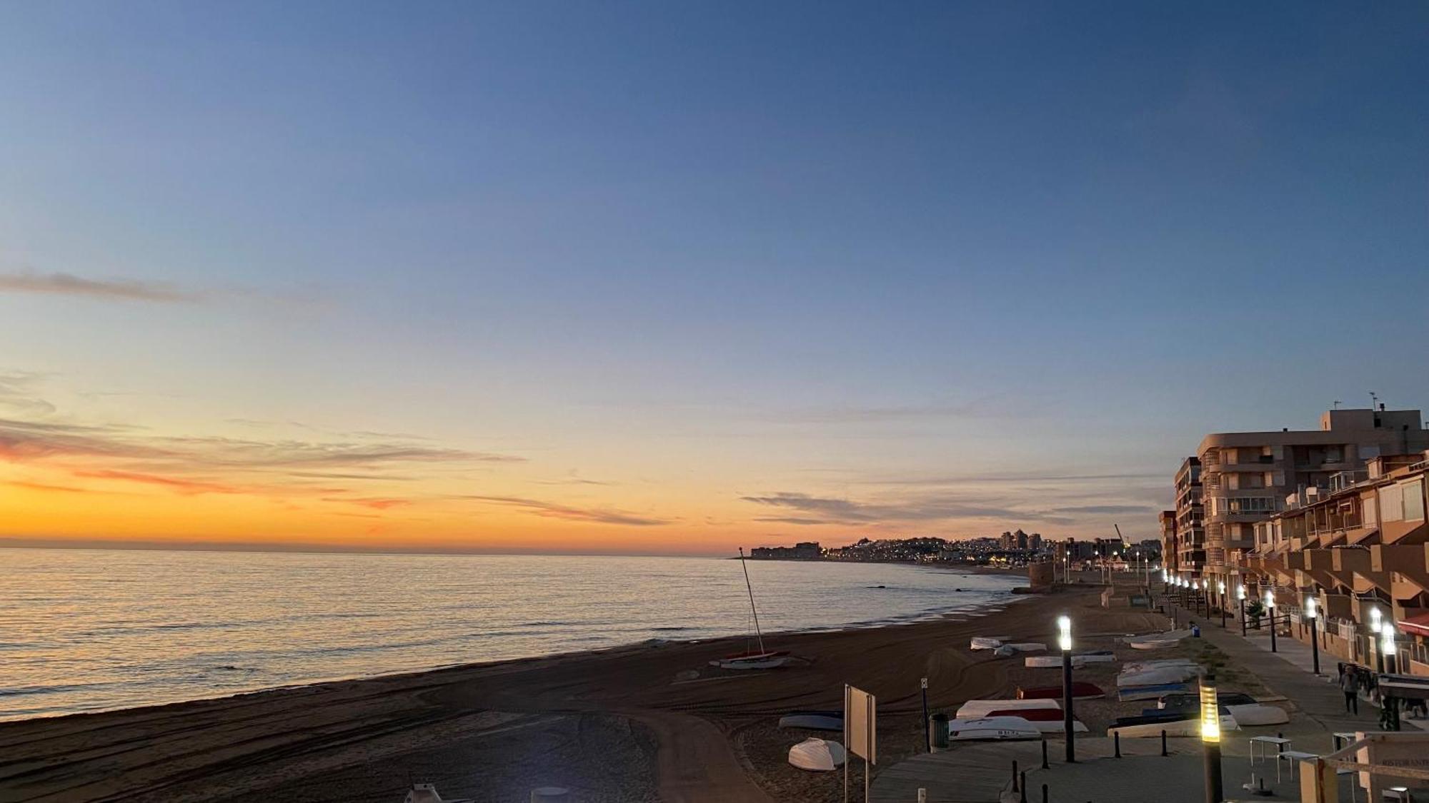 Beachfront Apartment - La Mata トレビエハ エクステリア 写真