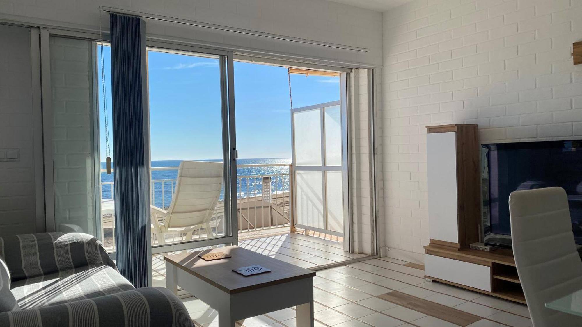 Beachfront Apartment - La Mata トレビエハ エクステリア 写真
